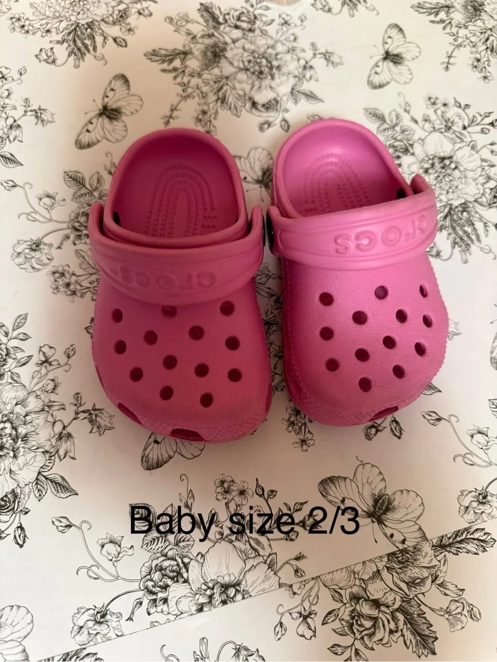 CROCS Kids Classic Clog in Bright Pink
